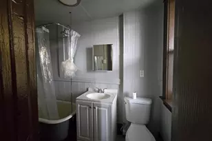 37 Clinton Ave, Holyoke, MA 01040 - Photo 8