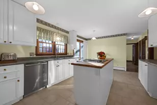 4 Pickett Ln, Greenfield, MA 01301 - Photo 10