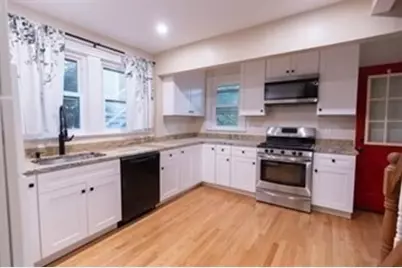 29 Oval Rd #2nd fl, Quincy, MA 02170 - Photo 4