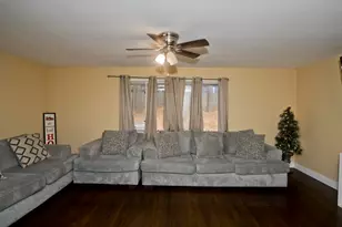 27 Middlebrook Dr, Springfield, MA 01129 - Photo 2