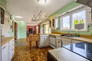 41 Woodbridge St, South Hadley, MA 01075 - Photo 10