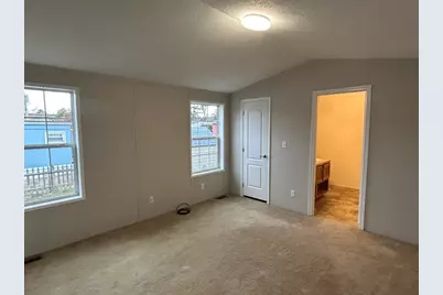 8 Alfred St, Wareham, MA 02538 - Photo 4