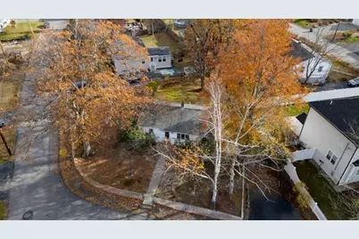 42 Lantern Ln, Burlington, MA 01803 - Photo 2