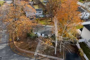 42 Lantern Ln, Burlington, MA 01803 - Photo 2