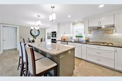 6 Cornwall St, Springfield, MA 01104 - Photo 8