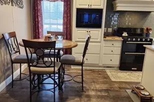 402 Pleasant Pkwy, Sturbridge, MA 01566 - Photo 4