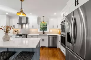 10 High St, Salisbury, MA 01952 - Photo 2