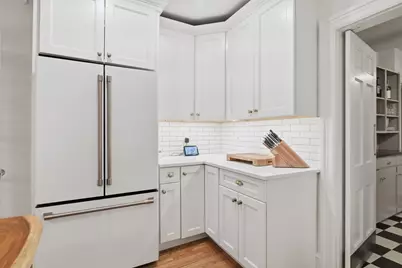 27 Lexington Ave, Holyoke, MA 01040 - Photo 12