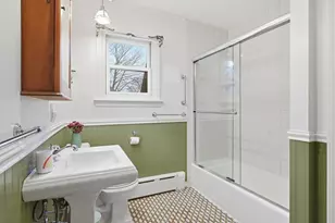 27 Lexington Ave, Holyoke, MA 01040 - Photo 28