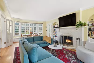 27 Lexington Ave, Holyoke, MA 01040 - Photo 6