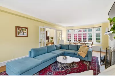 27 Lexington Ave, Holyoke, MA 01040 - Photo 8