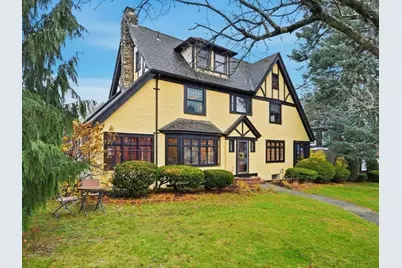 27 Lexington Ave, Holyoke, MA 01040 - Photo 2