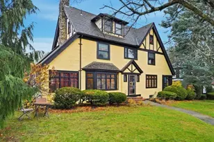 27 Lexington Ave, Holyoke, MA 01040 - Photo 2