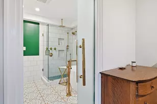 27 Lexington Ave, Holyoke, MA 01040 - Photo 22