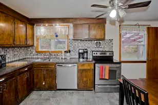 27 Regal St, Springfield, MA 01118 - Photo 4