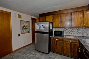 27 Regal St, Springfield, MA 01118 - Photo 6