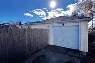 39 State St, Chicopee, MA 01013 - Photo 28