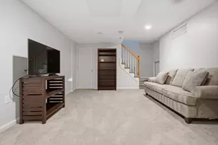 36 Cambridge Rd, Woburn, MA 01801 - Photo 20