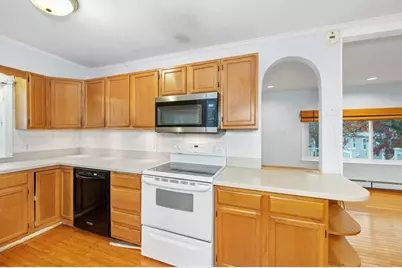 28 Hillcrest St, Waltham, MA 02451 - Photo 2