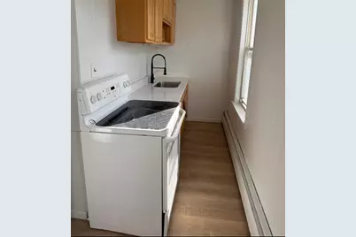 8 Bourne St #2R, Worcester, MA 01606 - Photo 2