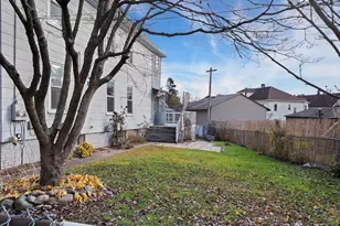 12 Temple St, Holyoke, MA 01040 - Photo 2