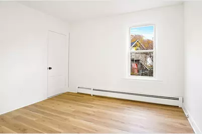 12 Temple St, Holyoke, MA 01040 - Photo 10