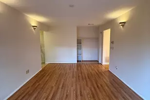 42 Shrewsbury Green Dr, Shrewsbury, MA 01545 - Photo 4