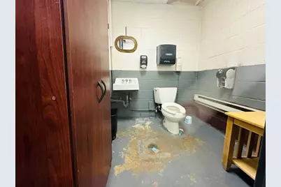 5254 Washington St, Boston, MA 02132 - Photo 6