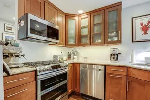 154 W 3rd St, Boston, MA 02127 - Photo 12