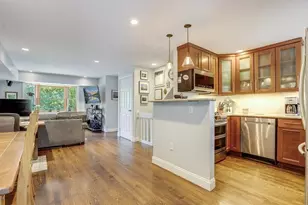154 W 3rd St, Boston, MA 02127 - Photo 10