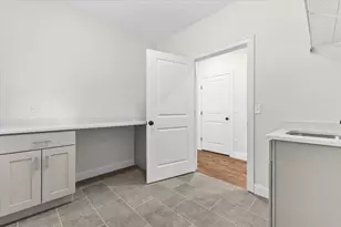 120 S St E, Raynham, MA 02767 - Photo 28