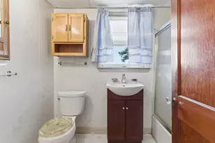 284 Beacon St, Lowell, MA 01850 - Photo 16