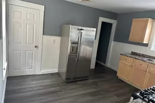 581 Lakeview Ave, Lowell, MA 01850 - Photo 4