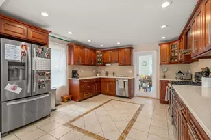 27 Hamilton Pl, Needham, MA 02494 - Photo 26