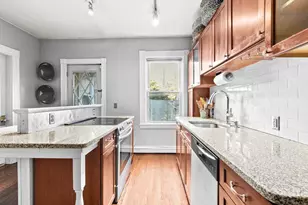 14-16 Cottage Pl, Newton, MA 02465 - Photo 8