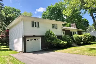 15 Sycamore Rd, Wakefield, MA 01880 - Photo 2