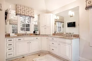 568 Wellesley St, Weston, MA 02493 - Photo 24