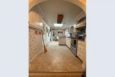 98 Greenpoint Cir, Chicopee, MA 01020 - Photo 12