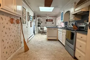 98 Greenpoint Cir, Chicopee, MA 01020 - Photo 12