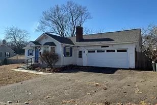 98 Greenpoint Cir, Chicopee, MA 01020 - Photo 2