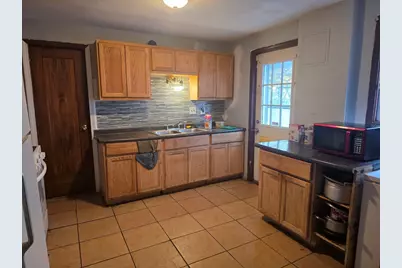 21 Clifford St, Springfield, MA 01109 - Photo 4