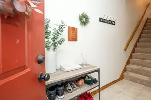 905 Sherwood Forest Ln, Saugus, MA 01906 - Photo 2