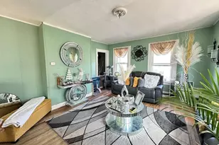 391 Pleasant St, Holyoke, MA 01040 - Photo 2