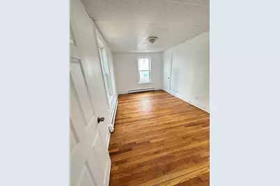 391 Pleasant St, Holyoke, MA 01040 - Photo 10