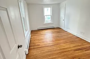 391 Pleasant St, Holyoke, MA 01040 - Photo 10