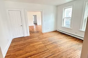 391 Pleasant St, Holyoke, MA 01040 - Photo 12