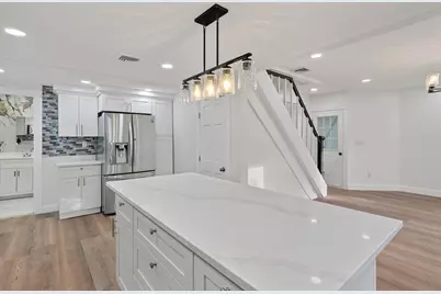 24 Railroad St, Methuen, MA 01844 - Photo 8