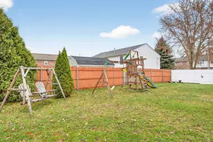 36 Fordney St, Fall River, MA 02720 - Photo 12