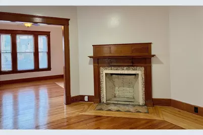 271-273 Pleasant St #271, Holyoke, MA 01040 - Photo 4