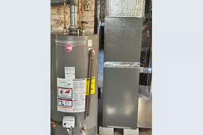 136 Dartmouth St, New Bedford, MA 02740 - Photo 12